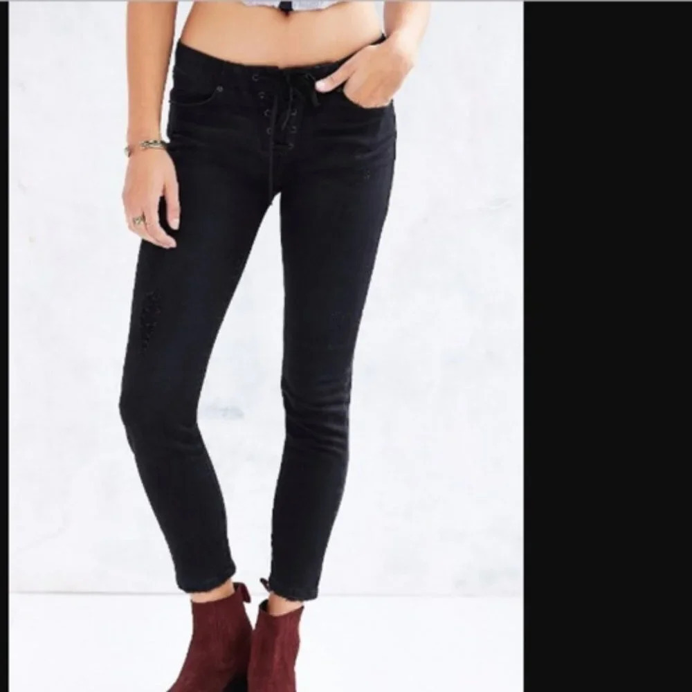 BDG Low Rise Twig Lace Up Crop Jeans in Black - 25